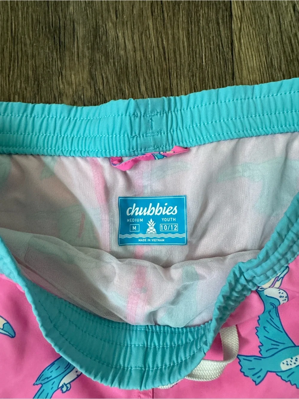 Chubbies Boys Swim Shorts M 10/12 Pink/Blue Toucan Drawstring Pockets 5” Inseam